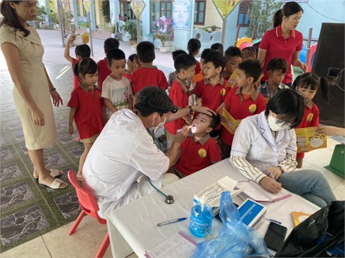 Trường mầm non Đa Tốn tổ chức khám sức khỏe cho học sinh năm học 2022- 2023